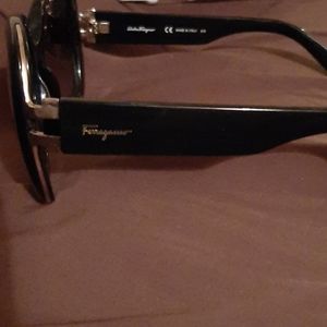 Ferragamo senglasses